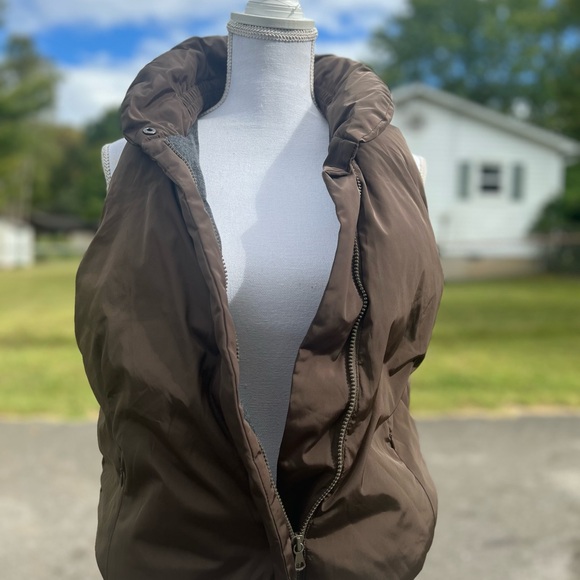 Gap and Old Navy Sz M Winter Vest Puffer Bundle - Picture 2 of 14